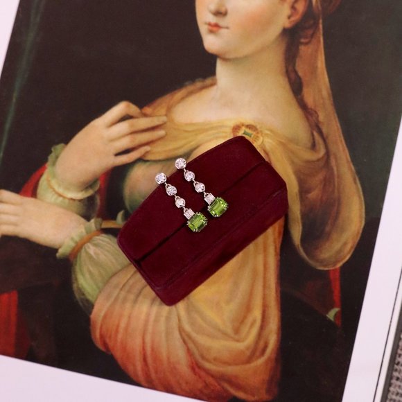 18k White Diamond and Peridot Drop Earrings - Picture 2 of 2